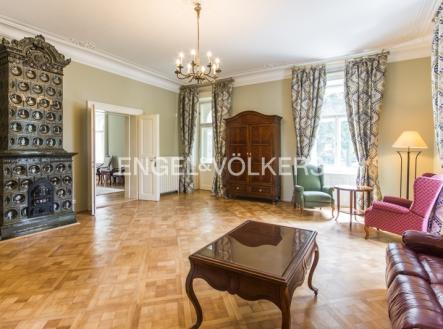 Pronájem domu/vily, 827 m²
