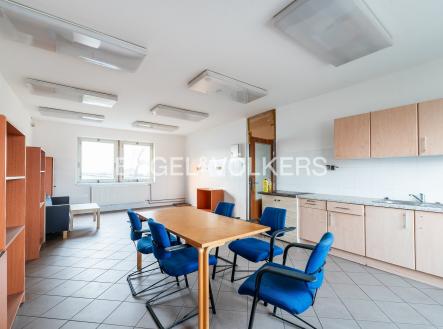 Pronájem kanceláře, 719 m²