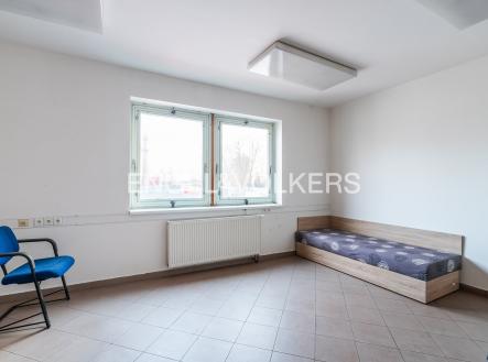 Pronájem kanceláře, 719 m²