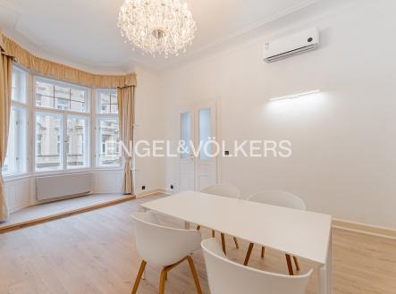 Pronájem bytu, 5+1, 211 m²