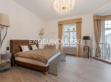 Pronájem bytu, 5+1, 211 m²