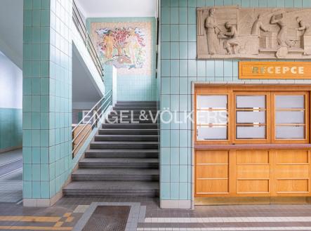 Pronájem kanceláře, 1 430 m²