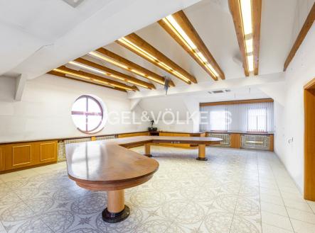 Pronájem kanceláře, 1 430 m²