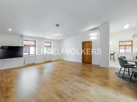 Pronájem bytu, 3+kk, 123 m²