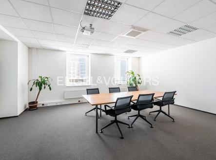 Pronájem kanceláře, 394 m²