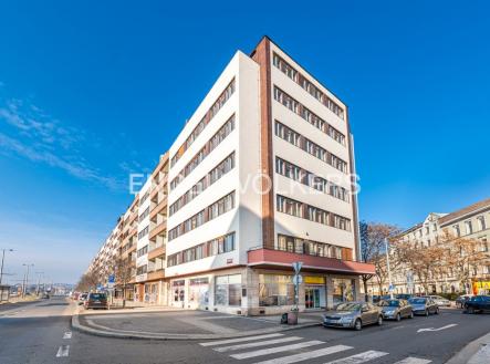 Pronájem - obchodní prostor, 340 m²