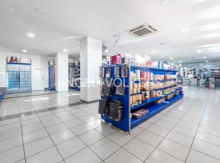 Pronájem obchodní prostory, 340 m²