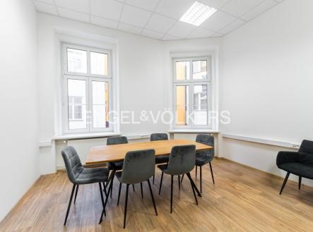 Pronájem kanceláře, 278 m²