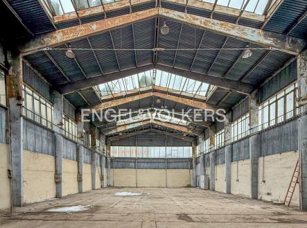 Pronájem komerčního objektu, sklad, 702 m²