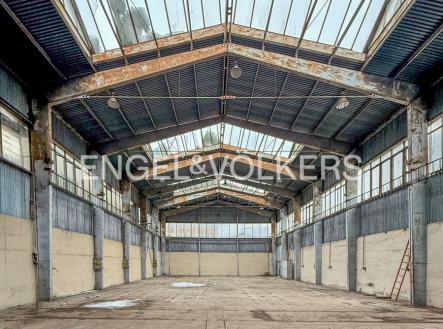 Pronájem komerčního objektu, sklad, 702 m²