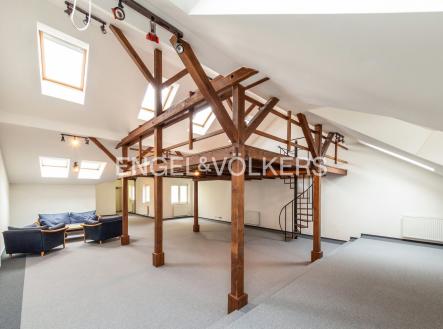 Pronájem kanceláře, 122 m²