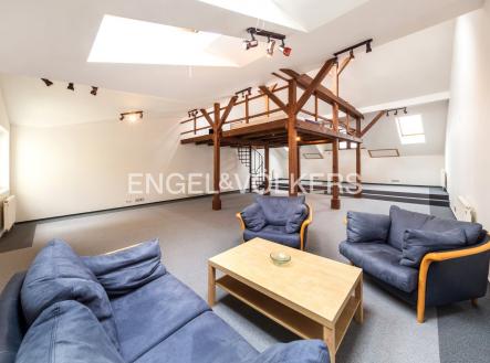 Pronájem kanceláře, 122 m²