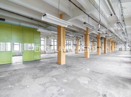 Pronájem komerčního objektu, sklad, 607 m²