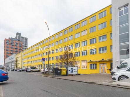 Pronájem kanceláře, 241 m²