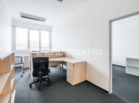 Pronájem kanceláře, 241 m²