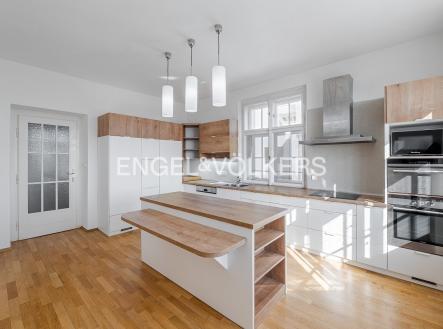Pronájem bytu, 5+1, 180 m²