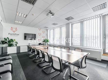 Pronájem kanceláře, 553 m²