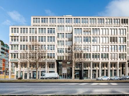 Pronájem kanceláře, 553 m²