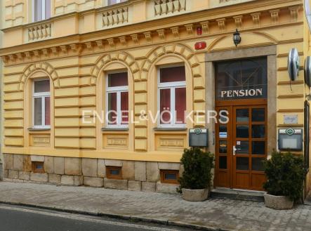 Pronájem - restaurace, 131 m²
