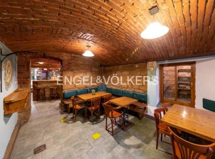 Pronájem - restaurace, 131 m²