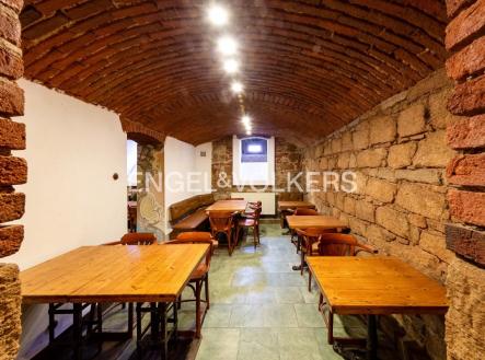 Pronájem - restaurace, 131 m²