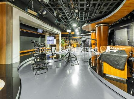 Pronájem kanceláře, 678 m²