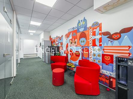 Pronájem kanceláře, 289 m²