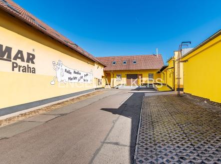 Pronájem komerčního objektu, sklad, 976 m²