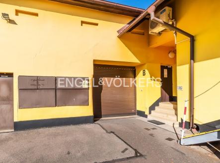 Pronájem komerčního objektu, sklad, 976 m²