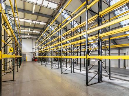 Pronájem komerčního objektu, sklad, 976 m²