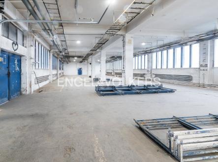 Pronájem komerčního objektu, sklad, 1 070 m²