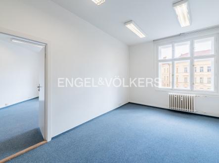 Pronájem - kanceláře, 121 m²