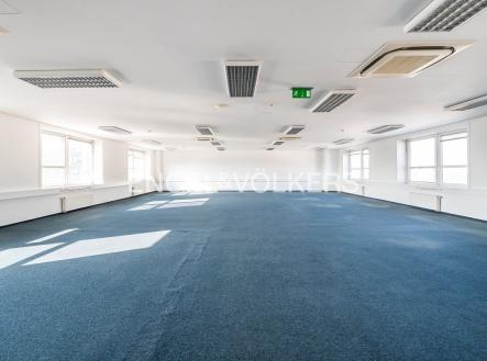 Pronájem - kanceláře, 321 m²