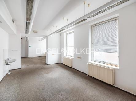 Pronájem komerčního objektu, sklad, 1 767 m²
