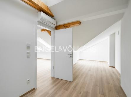 Pronájem bytu, 2+kk, 63 m²
