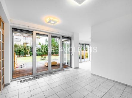 Pronájem - dům/vila, 260 m²