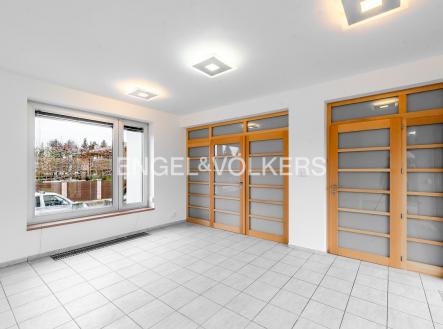Pronájem - dům/vila, 260 m²
