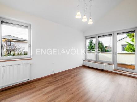 Pronájem - dům/vila, 260 m²