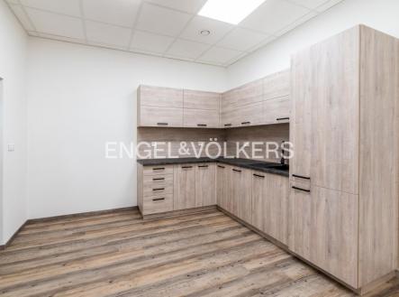 Pronájem kanceláře, 111 m²