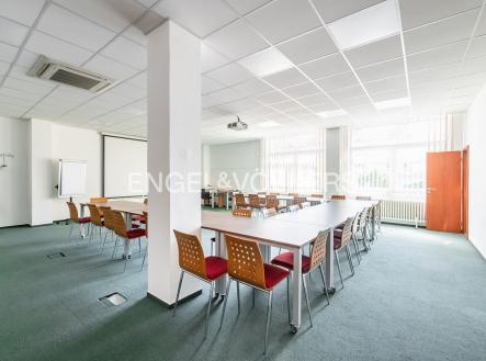 Pronájem kanceláře, 180 m²