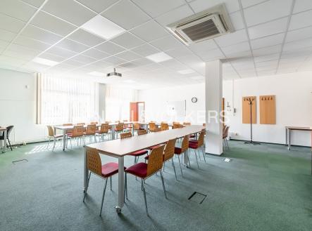 Pronájem kanceláře, 180 m²