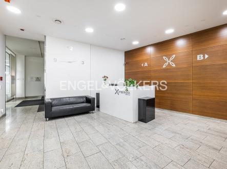 Pronájem kanceláře, 1 280 m²