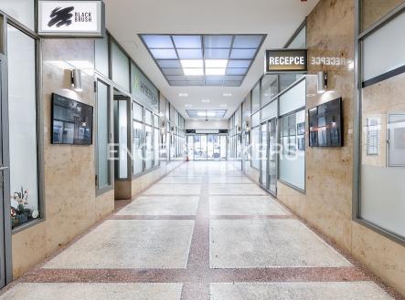 Pronájem kanceláře, 1 280 m²