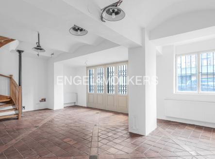 Pronájem obchodní prostor, 214 m²