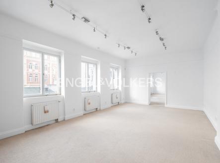 Pronájem obchodní prostor, 214 m²