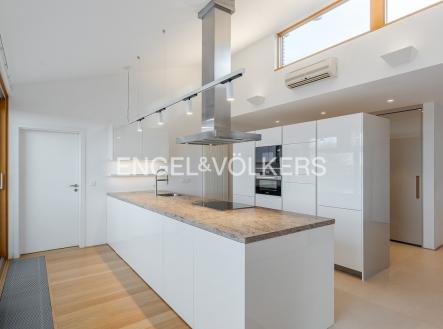 Pronájem bytu, 6+kk, 173 m²