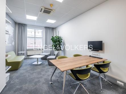 Pronájem kanceláře, 666 m²