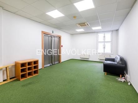 Pronájem kanceláře, 169 m²