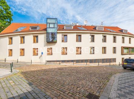 Pronájem - kanceláře, 258 m²