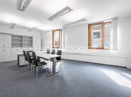 Pronájem - kanceláře, 258 m²